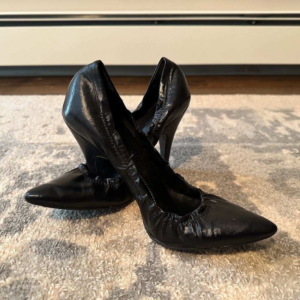 Black BCBG pumps (Size 8)